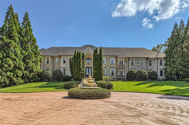 9620 Cedar Grove Rd, Chattahoochee Hills, GA 30213 - view of front of property with a front lawn
