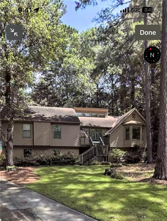 view of front of house with a front lawn