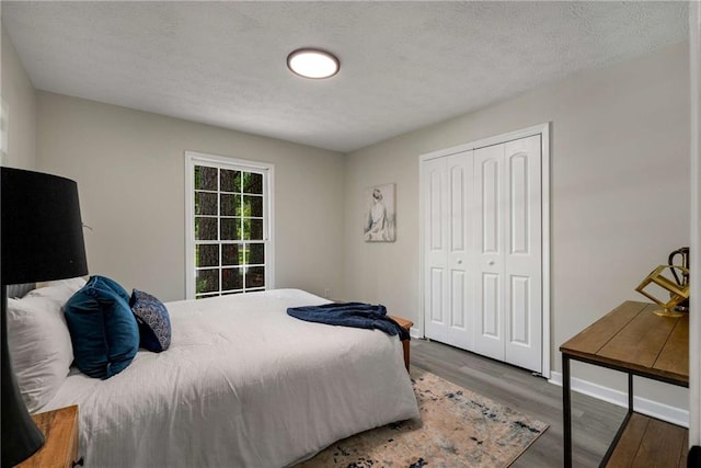 2694 Hickory Valley Dr, Snellville, GA 30078 - bedroom featuring a closet, wood finished floors, and a textured ceiling