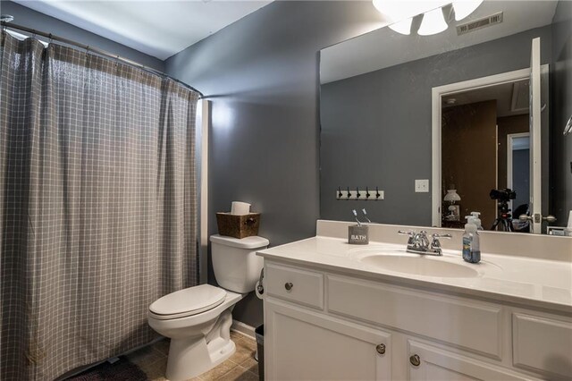 corridor featuring crown molding, carpet, and an inviting chandelier