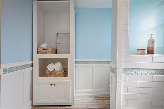 full bathroom featuring double vanity, visible vents, a sink, and shower / bath combo with shower curtain