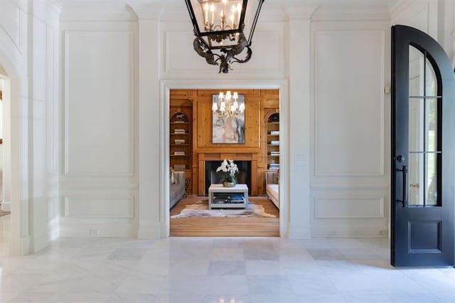 entryway with an inviting chandelier