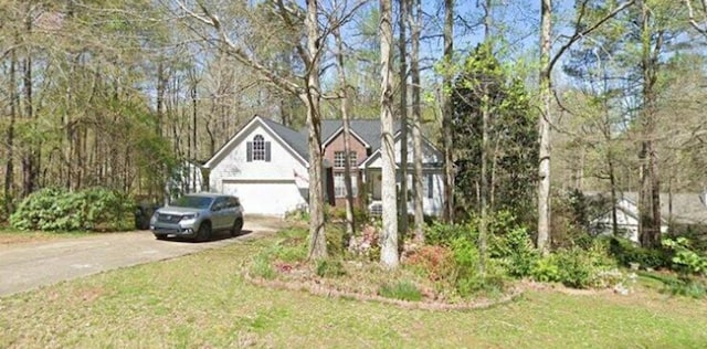 view of front facade with a garage and a front lawn