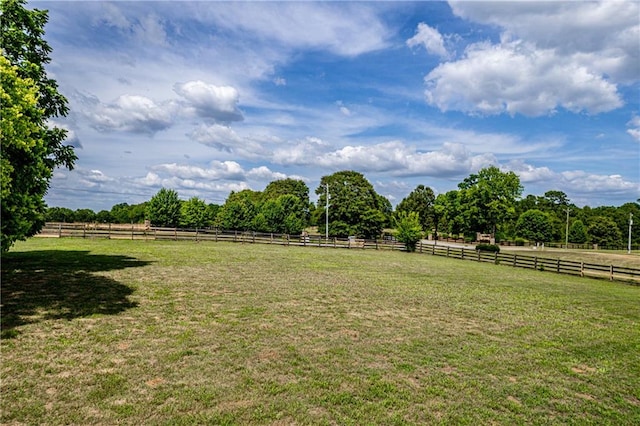 view of yard featuring a rural view