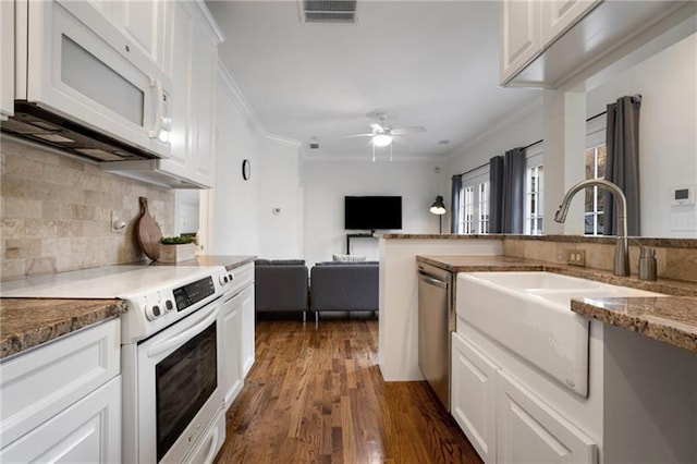 kitchen with ornamental molding, white cabinetry, white appliances, dark hardwood / wood-style floors, and ceiling fan