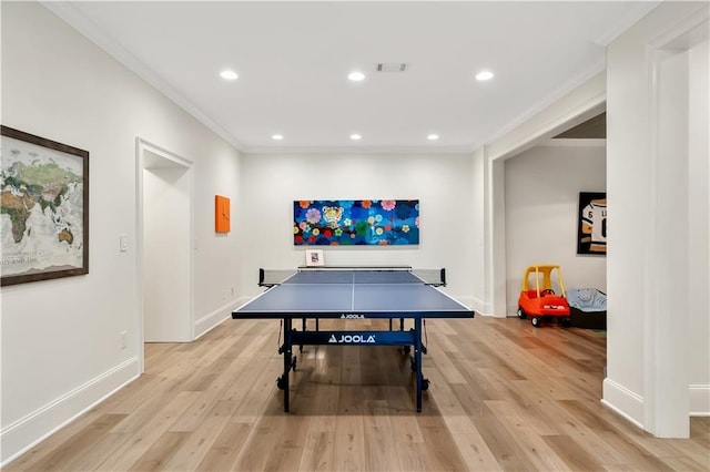 game room featuring crown molding, visible vents, baseboards, recessed lighting, and light wood finished floors