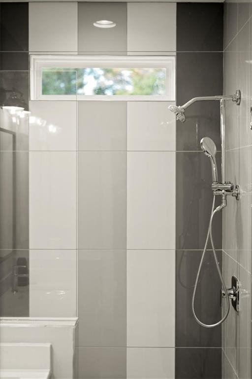 2329 Mason Dr Unit D24, Atlanta, GA 30316 - full bathroom featuring a tile shower