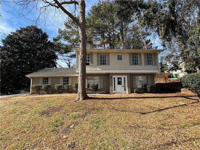 view of front facade featuring a front yard