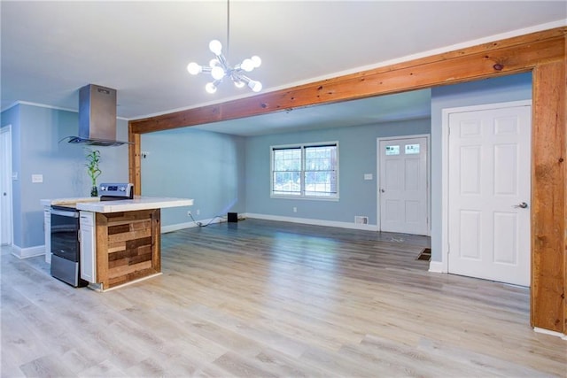 kitchen with extractor fan, stainless steel electric stove, an inviting chandelier, light wood-style flooring, and baseboards