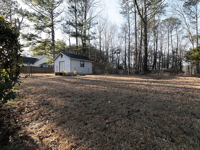 view of yard with a shed