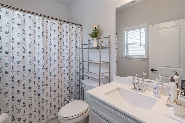 bathroom featuring a shower with curtain, vanity, and toilet