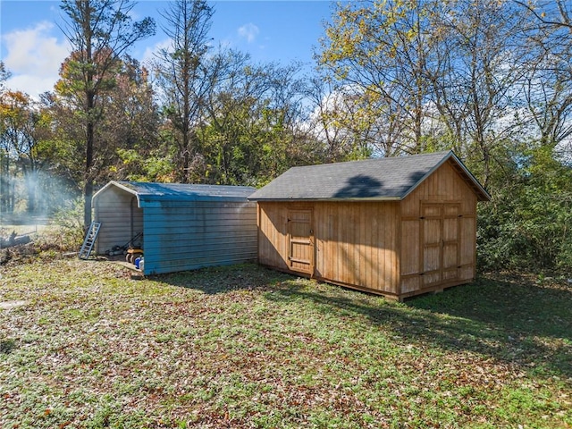 view of front of house with a porch and a carport