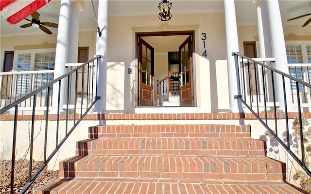 doorway to property with ceiling fan