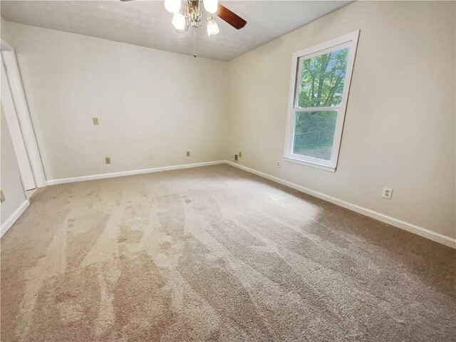 unfurnished room with carpet flooring and ceiling fan