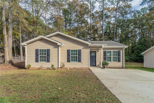 single story home with a front lawn