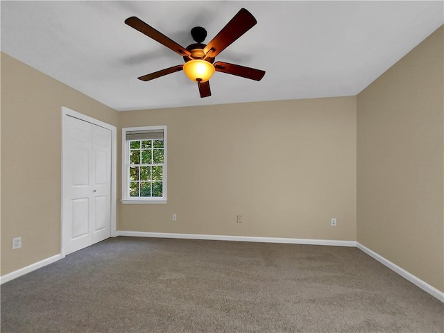 carpeted empty room featuring ceiling fan