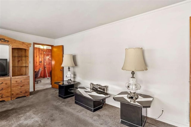 living room featuring carpet floors and crown molding