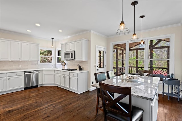 410 Hickory Fairway Ct, Woodstock, GA 30188 - dining area featuring dark wood-type flooring, recessed lighting, ornamental molding, and baseboards