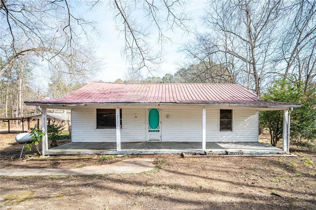 view of front of property with a porch