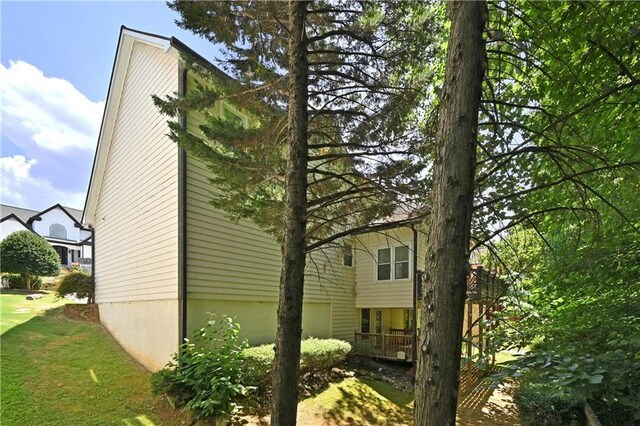 view of side of home featuring a lawn