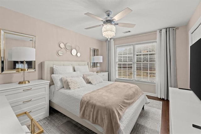 bedroom with ceiling fan