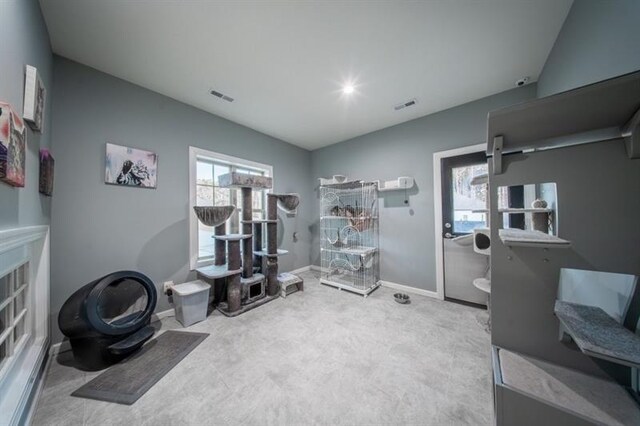 sunroom featuring ceiling fan
