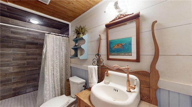 full bath with wood ceiling, a tile shower, vanity, and toilet