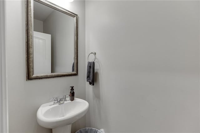 bathroom featuring sink