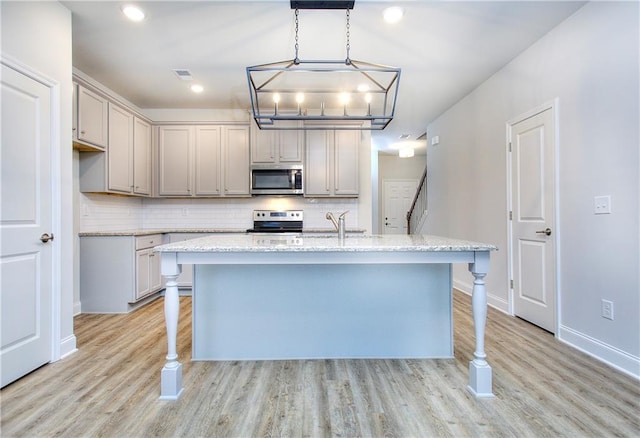 115 Greenview Ct, Homer, GA 30547 - kitchen featuring stainless steel appliances, a chandelier, gray cabinets, light wood-type flooring, and decorative backsplash