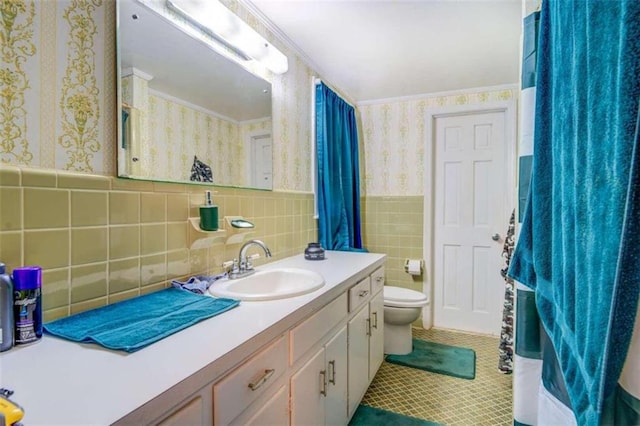 full bathroom featuring tile patterned flooring, toilet, tile walls, wainscoting, and wallpapered walls