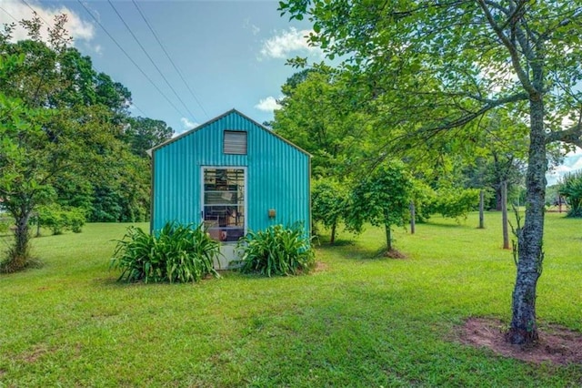 view of shed / structure featuring a lawn