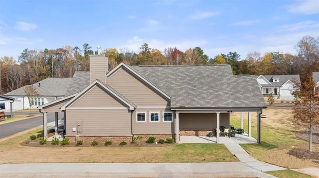 view of front of home featuring a patio and a front yard