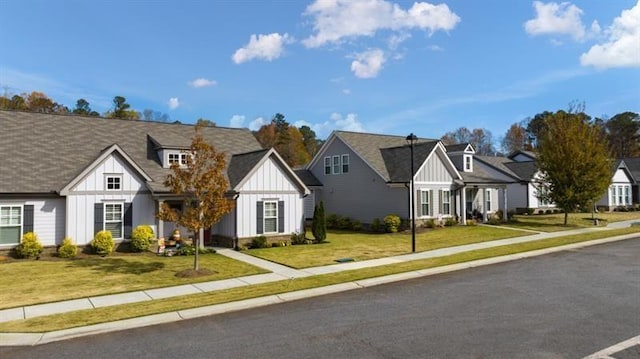 view of front of home featuring a front yard