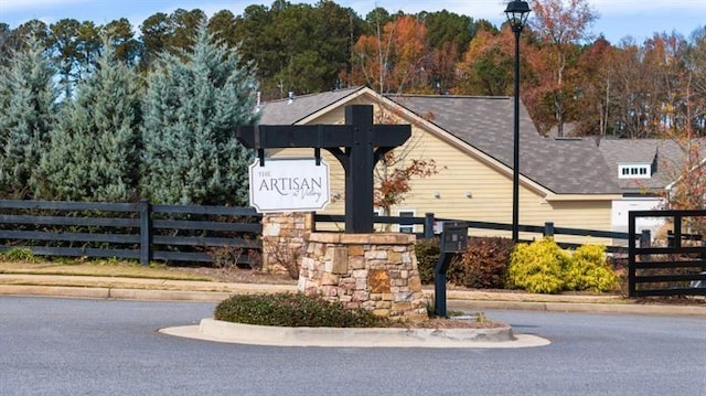 view of community / neighborhood sign