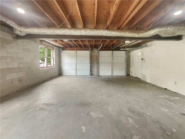 1710 Fontaine Dr, Jonesboro, GA 30236 - garage with concrete block wall