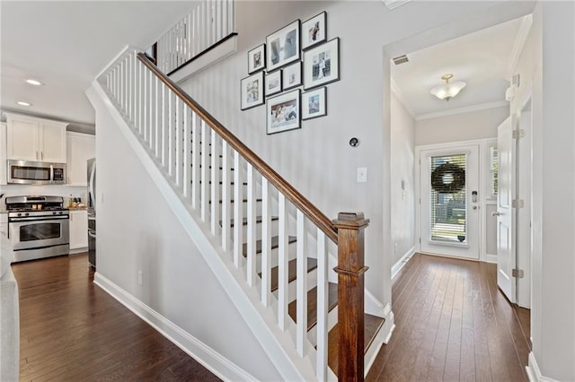 stairway with hardwood / wood-style floors, baseboards, ornamental molding, and recessed lighting