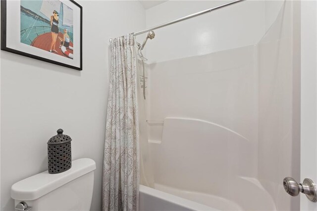 full bath with shower / bath combination with curtain and toilet