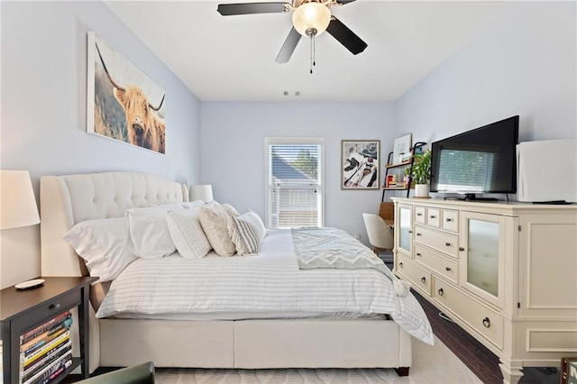 bedroom with ceiling fan