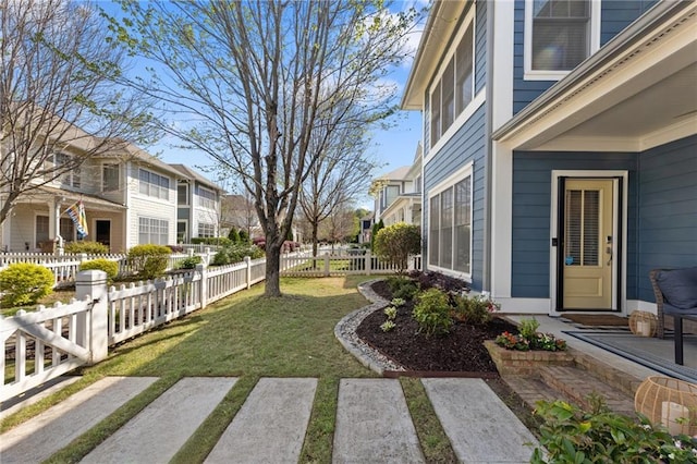 view of yard featuring a residential view