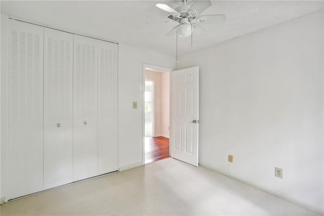 unfurnished bedroom with light hardwood / wood-style flooring, a closet, and ceiling fan