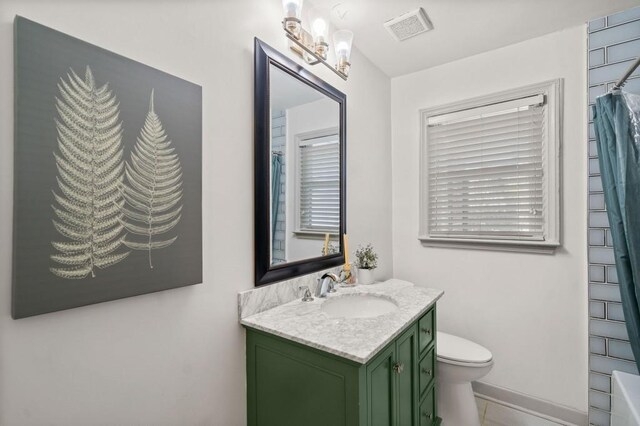 1286 Calhoun Ter SW, Atlanta, GA 30314 - full bath featuring a shower with curtain, vanity, an inviting chandelier, toilet, and visible vents