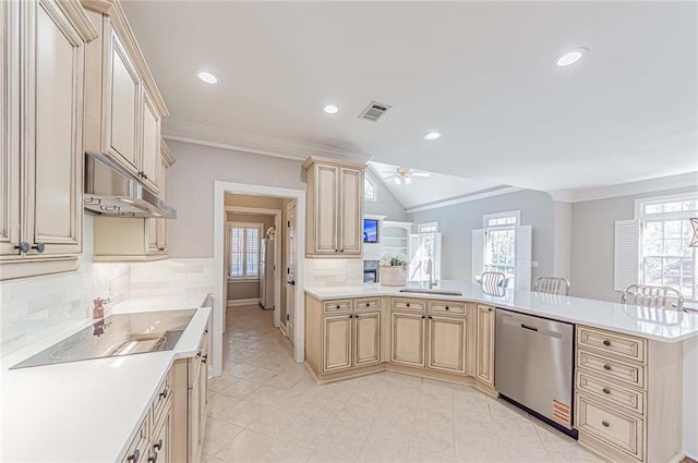 kitchen featuring cream cabinets, visible vents, dishwasher, under cabinet range hood, and ceiling fan
