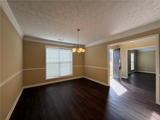 spare room featuring dark wood-style floors, baseboards, visible vents, and an inviting chandelier