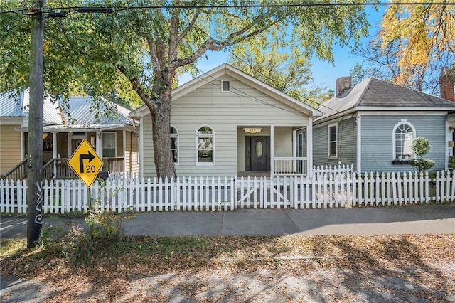 view of front of property with a porch and a fenced front yard