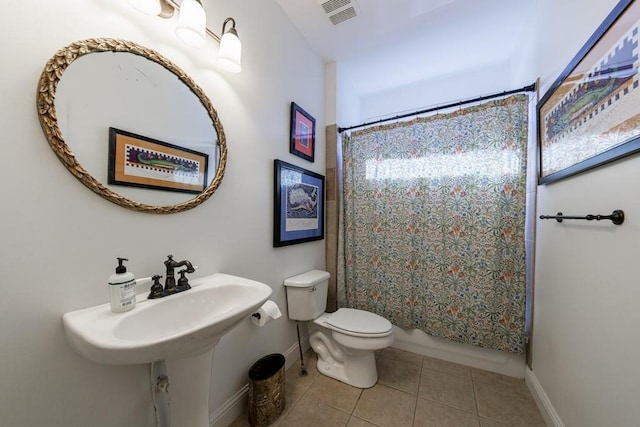 full bath featuring tile patterned floors, visible vents, toilet, shower / bath combination with curtain, and baseboards