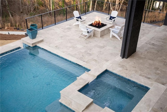 view of swimming pool featuring a fenced in pool, a patio, an in ground hot tub, and an outdoor fire pit