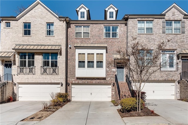 townhome / multi-family property featuring a garage