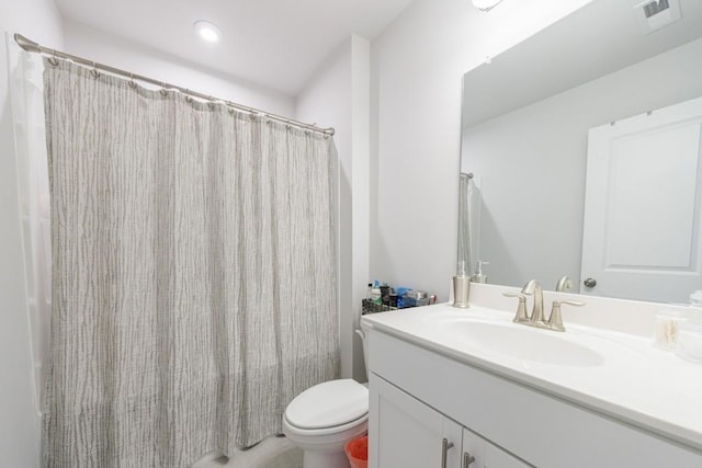 bathroom featuring toilet, a shower with shower curtain, vanity, and visible vents