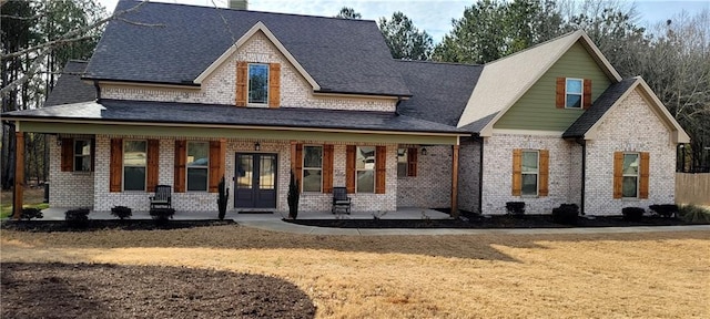 view of front of property featuring covered porch and a front yard