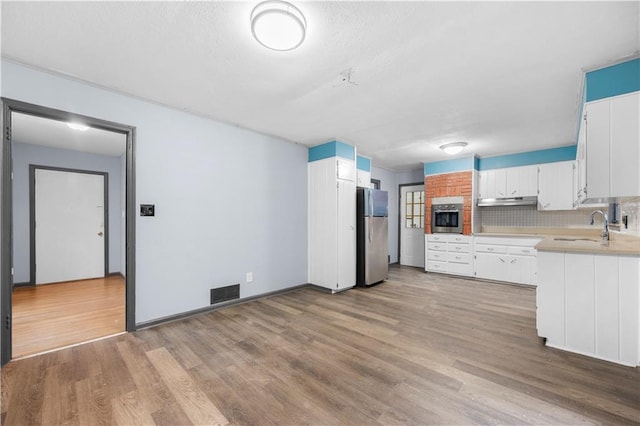 3664 Pin Oak Cir, Atlanta, GA 30340 - kitchen with stainless steel appliances, a sink, light countertops, wood finished floors, and white cabinetry